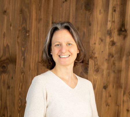 Oliviafroehlichuntenabgeschnittenohne-Buecher